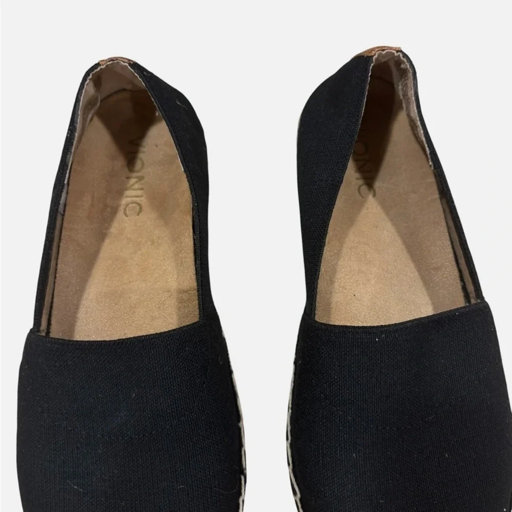 Vionic Valeri Slip On Shoes 7 Black Tan Canvas Espadrilles Flat Loafers